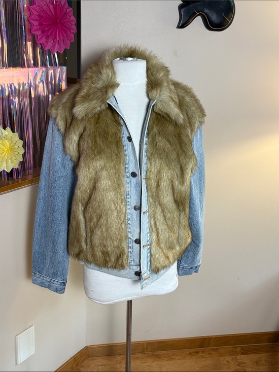 Levi's Jackets & Blazers - Levi's Taupe Faux Fur-Front Light Blue Denim Jacket
